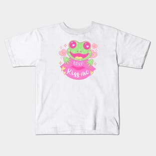 Frog In Love XOXO Kiss Me Happy Valentines Day Kids T-Shirt